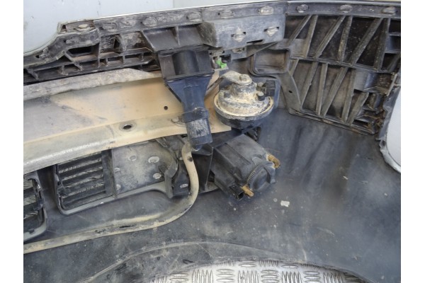 PLATA PARAGOLPES DELANTERO AUDI A6 BERLINA (4B2) 2.5 TDI 2001 PLATA 209826 AUDI - 6