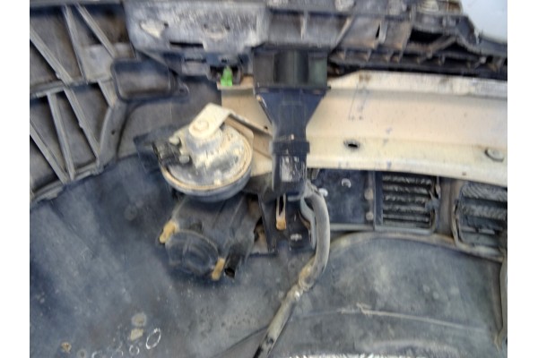 PLATA PARAGOLPES DELANTERO AUDI A6 BERLINA (4B2) 2.5 TDI 2001 PLATA 209826 AUDI - 8