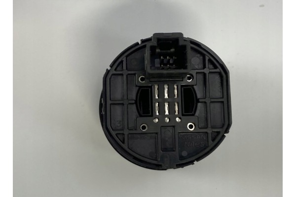 Differential slide switch Nissan X Trail II T31 255353UB0B Catalog number of the part 255353UB0B