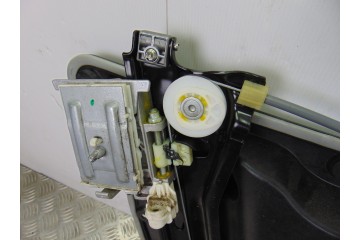 6 PIN ELEVALUNAS DELANTERO DERECHO MERCEDES-BENZ CLASE CLA (BM 117) CLA 220 CDI 4Matic (117.305) 2015 6 PIN 193501 MERCEDES-BENZ