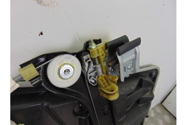 6 PIN ELEVALUNAS DELANTERO DERECHO MERCEDES-BENZ CLASE CLA (BM 117)