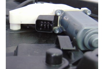 6 PIN ELEVALUNAS DELANTERO DERECHO MERCEDES-BENZ CLASE CLA (BM 117) CLA 220 CDI 4Matic (117.305) 2015 6 PIN 193501 MERCEDES-BENZ