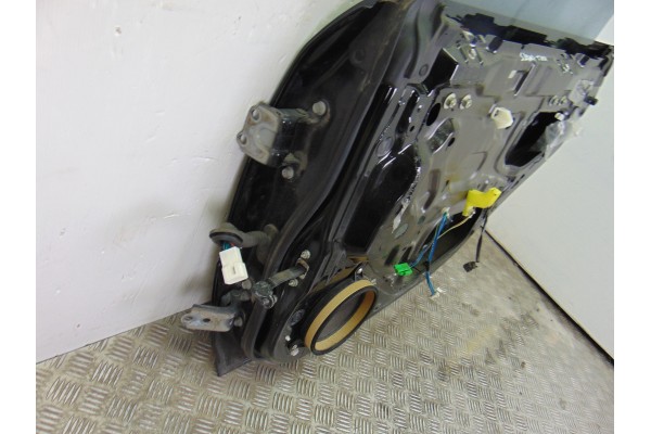 NEGRA PUERTA TRASERA DERECHA SUBARU LEGACY BERLINA (B13/BL)