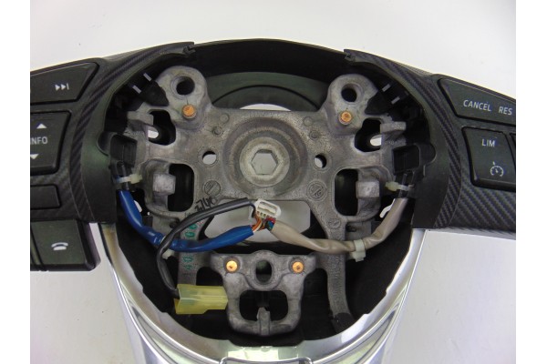  VOLANTE MAZDA 3 BERLINA / SEDÁN (BM/BN) Luxury 2014 201570 MAZDA - 4