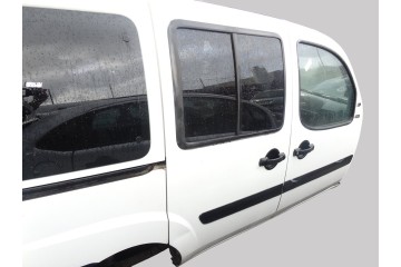 BLANCA PUERTA LATERAL CORREDERA DERECHA FIAT I DOBLÒ CARGO 1.3 JTD SX Furgón 2007 BLANCA 213117 FIAT - 1