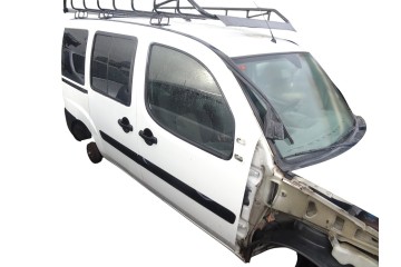 BLANCA PUERTA DELANTERA DERECHA FIAT I DOBLÒ CARGO 1.3 JTD SX Furgón 2007 BLANCA 213116 FIAT - 1