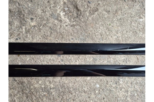 SIDE STRIP LOWER LEFT PIANO BLACK C HR NG 24 PW156 10200 CE TOYOTA OE Part manufacturer Toyota OE