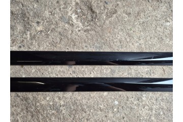 SIDE STRIP LOWER LEFT PIANO BLACK C HR NG 24 PW156 10200 CE TOYOTA OE Part manufacturer Toyota OE