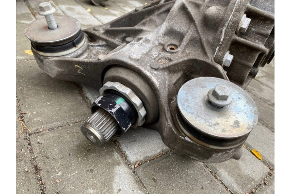 Rear differential DEFENDER L663 M8B24A213BA RED 4 10 Part manufacturer Land Rover OE