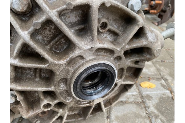 Rear differential DEFENDER L663 M8B24A213BA RED 4 10 Catalog number of the part M8B24A213BA