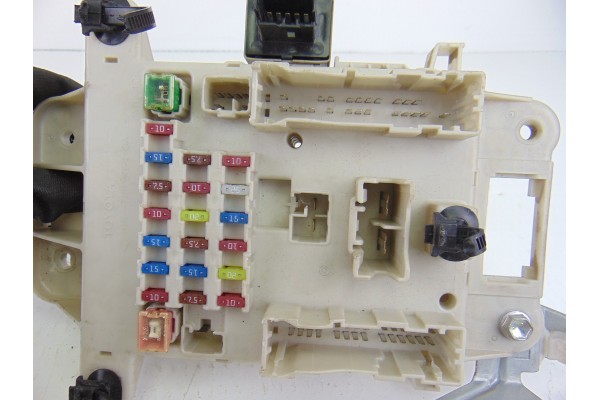 Caja reles / fusibles, Toyota RAV4 (A2) 2.0 D-4D Sol 4X4 (2003- ) 2004