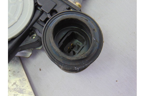 Elevalunas trasero derecho, Toyota RAV4 (A2) 2.0 D-4D Sol 4X4 (2003- ) 2004