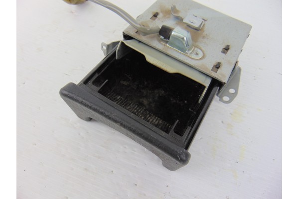 Cenicero, Toyota RAV4 (A2) 2.0 D-4D Sol 4X4 (2003- ) 2004