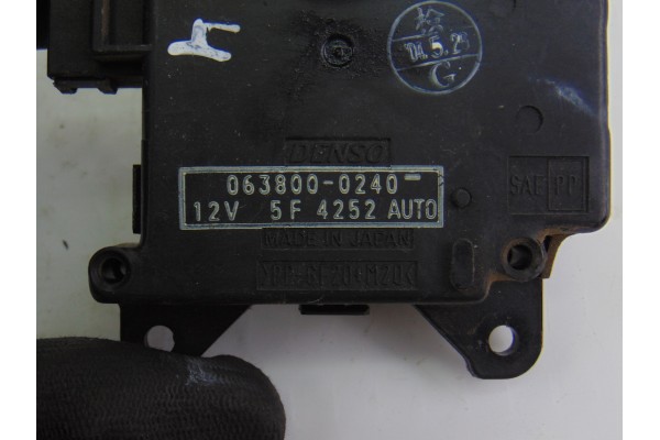 Motor apertura trampillas climatizador, Toyota RAV4 (A2) 2.0 D-4D Sol 4X4 (2003- ) 2004, 063800-0240