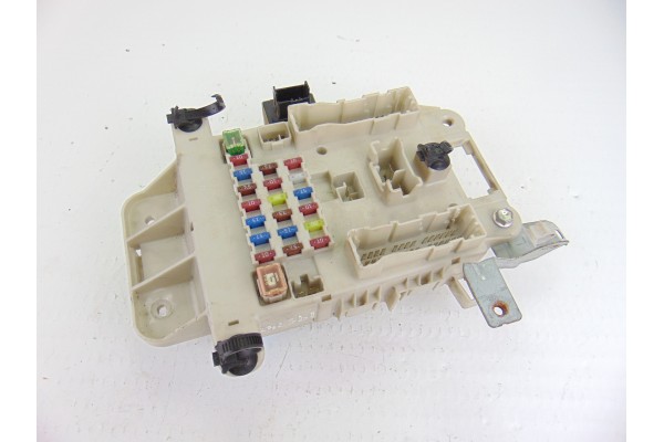 Caja reles / fusibles, Toyota RAV4 (A2) 2.0 D-4D Sol 4X4 (2003- ) 2004