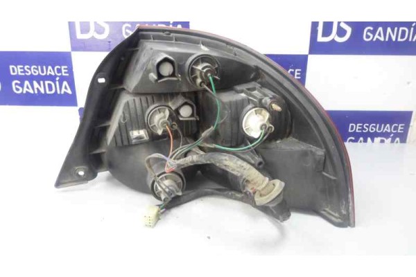 Piloto trasero izquierdo, Kia Clarus 2.0 GLX Berlina (09.1999- ) 2000