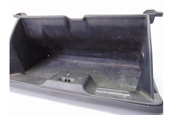 Guantera, Toyota RAV4 (A2) 2.0 D-4D Sol 4X4 (2003- ) 2004
