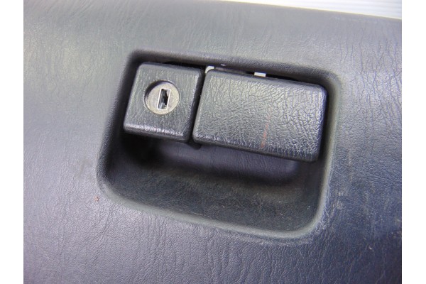Guantera, Toyota RAV4 (A2) 2.0 D-4D Sol 4X4 (2003- ) 2004