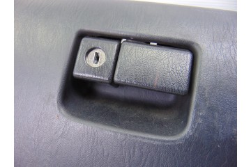 Guantera, Toyota RAV4 (A2) 2.0 D-4D Sol 4X4 (2003- ) 2004