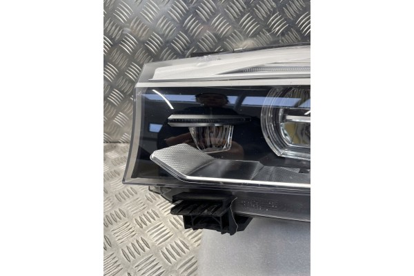 BMW OE 7442647 X5 F15 HEADLIGHT LAMP LEFT FRONT COMPLETE Catalog number of the part 7442647 OE BMW X5 F15 LAMPA REFLEKTOR PRZEDN
