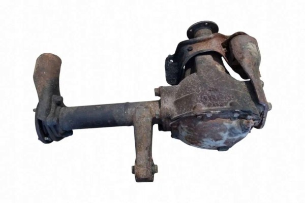 Reductor delantero MITSUBISHI 468 2.5L diésel 64kW 1996
