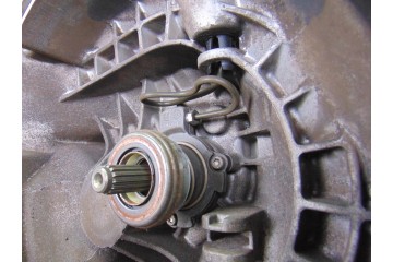 5V M CAJA CAMBIOS OPEL MERIVA Cosmo 2004 5V M 199766 OPEL - 6