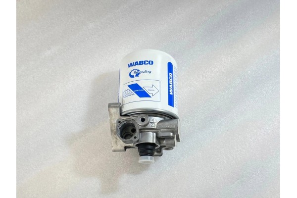 1 komorovy susic vzduchu sintegrovanym regulacnim ventilem Wabco 4324101137