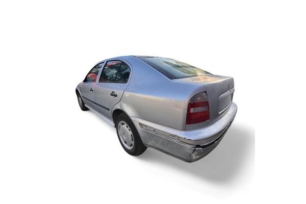 SKODA OCTAVIA BERLINA (1U2) 1.6 GLX (74kW)