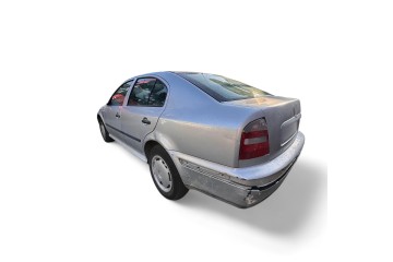 SKODA OCTAVIA BERLINA (1U2) 1.6 GLX (74kW)