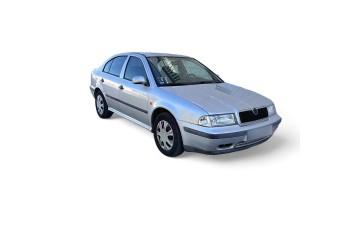 SKODA OCTAVIA BERLINA (1U2) 1.6 GLX (74kW)