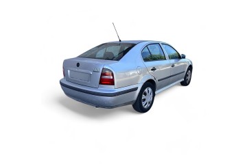 SKODA OCTAVIA BERLINA (1U2) 1.6 GLX (74kW)