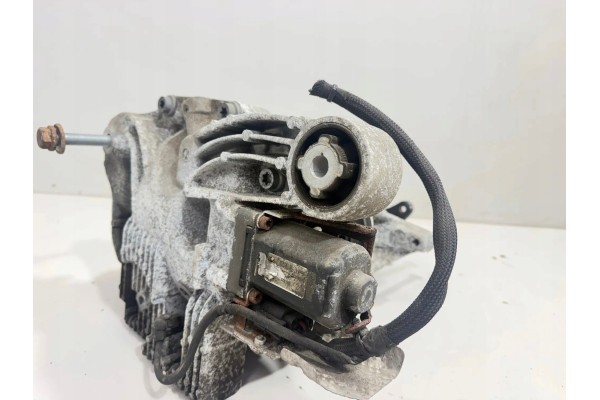 Rear reducer BMW 8686984 4 4L gasoline 390kW 2018 Part manufacturer BMW OE
