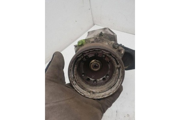 Rear reducer VOLVO XC90 I T166279 2 4L diesel 120kW 2003 Car type passenger cars