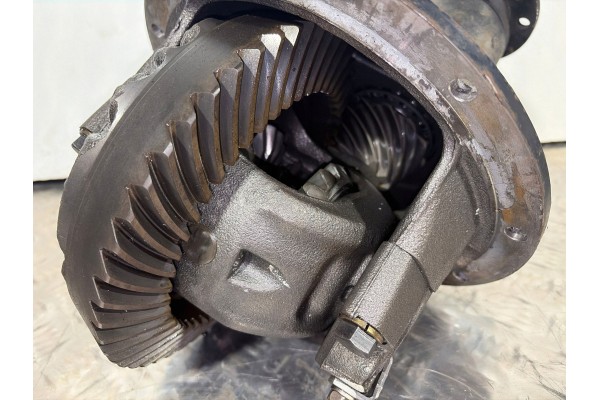 2000 Mitsubishi Pajero Sport I Rear Differential MR528183 Part manufacturer Mitsubishi OE