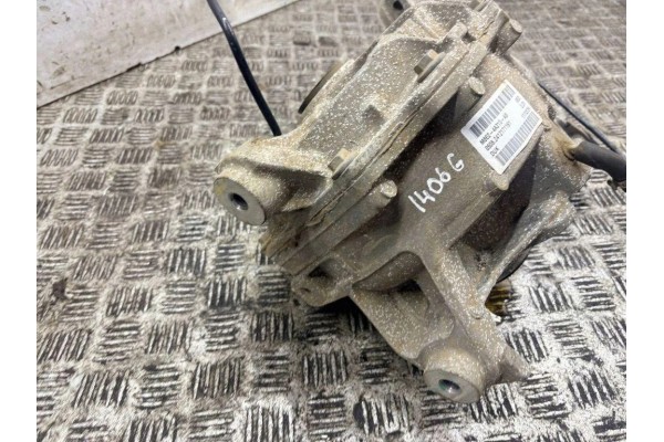 Rear reducer LAND ROVER M8E24A213AB 3 0L hybrid 257kW 2025 Catalog number of the part M8E24A213AB