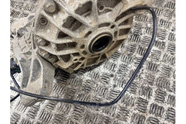Reductor trasero LAND ROVER M8E24A213AB 3.0L híbrido 257kW 2025