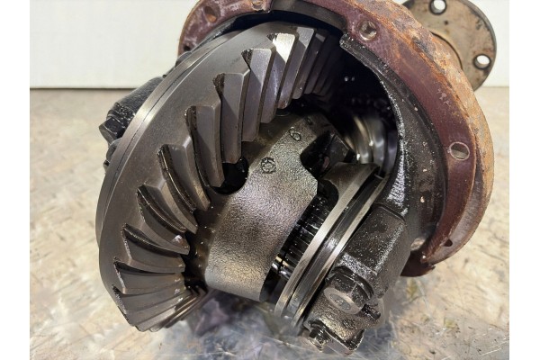2004 Nissan Patrol Y61 Rear Differential 3830003J65 Part manufacturer Nissan OE