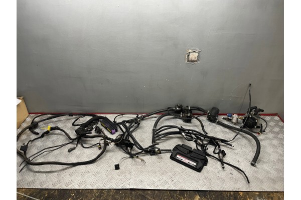 INSTALLATION LPG SET V8 STAG 300 8 QMAX BASIC E65