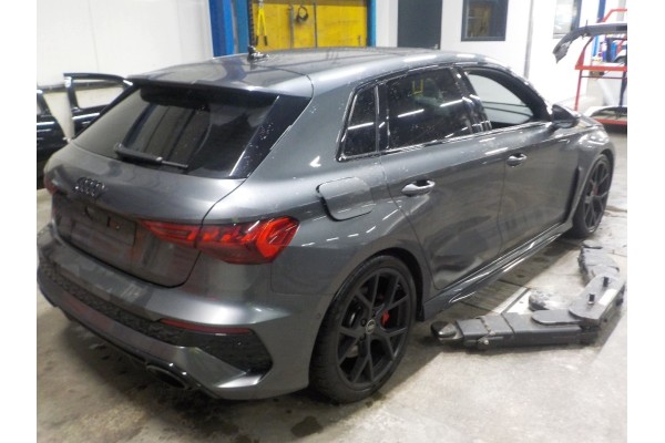 Sistema de Escape Audi RS 3 Sportback 8YA 2021 8V0253611D 8V0253211
