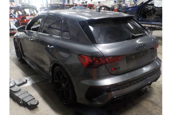 Sistema de Escape Audi RS 3 Sportback 8YA 2021 8V0253611D 8V0253211