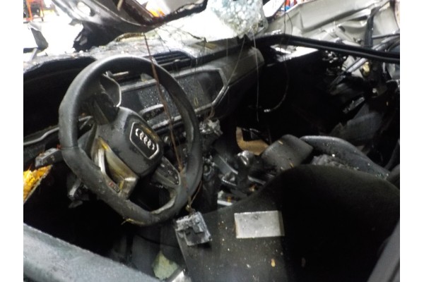 Audi RS Q3 F3B 2019 - presente ESCAPE 8V0253611D DNWA
