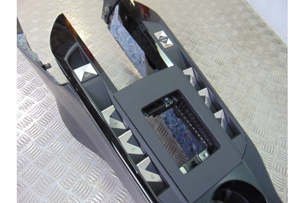 9820860980 APOYABRAZOS CENTRAL DS 3 CROSSBACK Performance Line 9820860980 196767 DS - 12