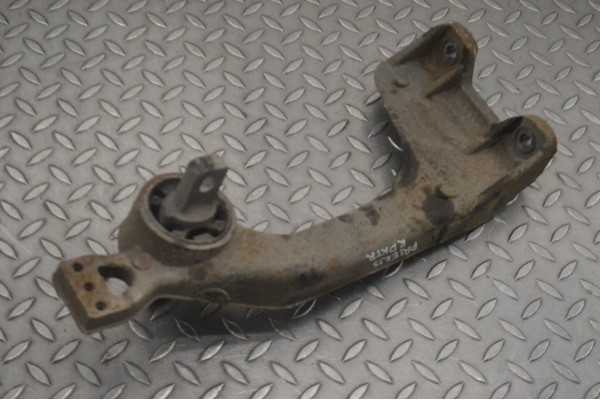 Rear bridge bracket Mercedes Vito Tourer W447 A4473530095 Catalog number of the part A4473530095