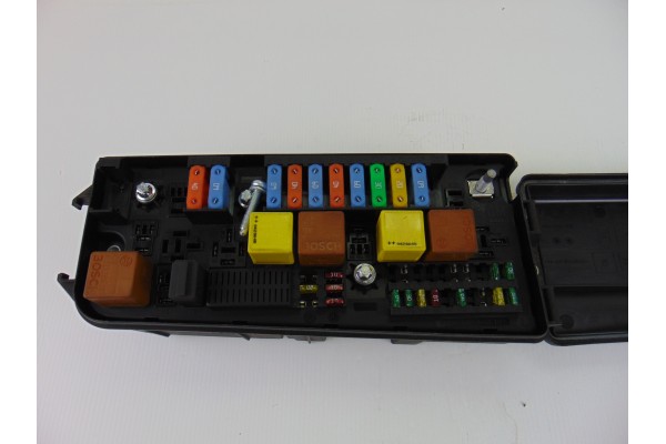 519072037  CAJA RELES / FUSIBLES SAAB 9-3 CABRIOLET 1.8 T Linear 2004 519072037 205561 SAAB - 3