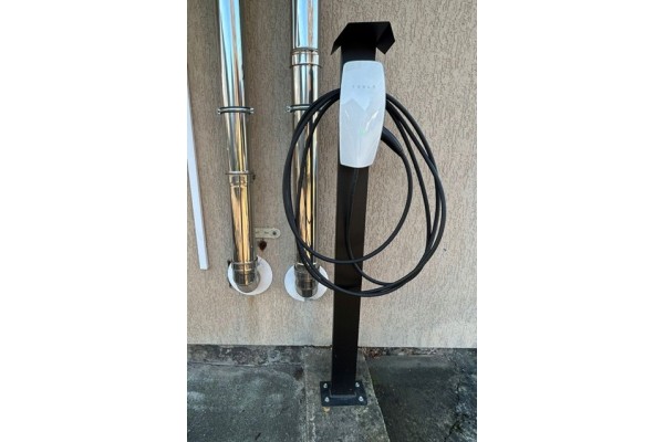 Tesla Wallbox Charger Stand Packaging status original