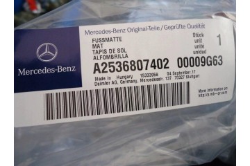 ORIGINAL NEW WIPERS RUGS MERCEDES Catalog number of the original CZARNE CZARNY CZERWONA NITKA Z NITKA DYWANIK DYWANIKI MERCEDES 
