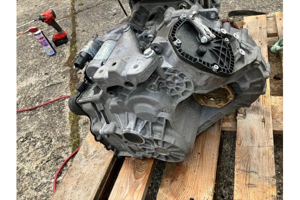 Skrzynia biegow Seat Audi VW SMV orygina kompletna