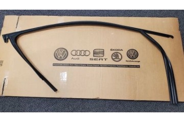 AUDI Q5 FY WINDSCREEN GUIDE FRONT LEFT DOOR 80A837431C