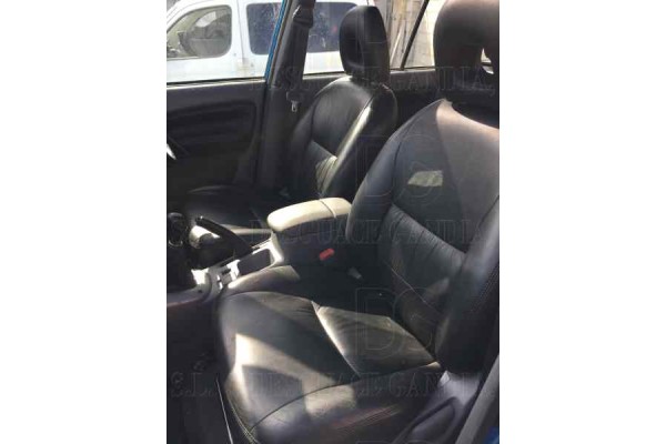 Toyota RAV4 (A2) 2.0 D-4D Executive 4x4 2002 para piezas | Desguace Gandia SL