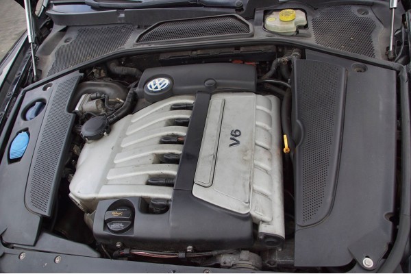 Volkswagen Phaeton 2003 Engine AYT Part manufacturer Volkswagen OE